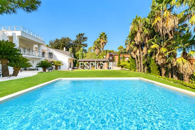 Foto 91319fe9-d71c-4110-b135-1081e1d136b3. Casa amb calefacció aparcament piscina a Valldoreix Sant Cugat del Vallès