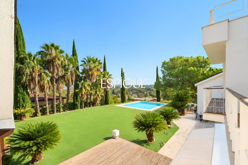 Foto a668d578-e29f-46df-b14b-c22d621f8aa5. Casa amb calefacció aparcament piscina a Valldoreix Sant Cugat del Vallès