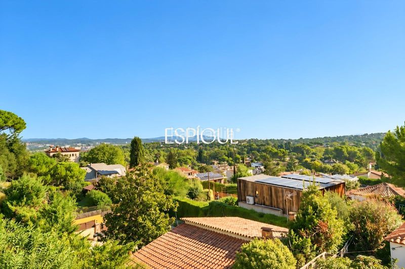 Foto eac83ebb-0e25-4e52-8495-fa69edb0e31b. Casa amb calefacció aparcament piscina a Valldoreix Sant Cugat del Vallès