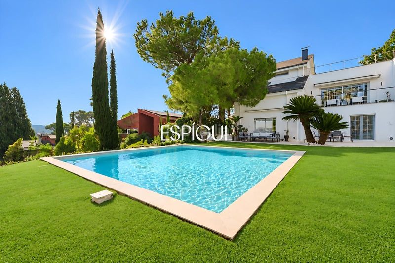Foto ef6b71c8-5ddf-454d-a105-2fb25d6935e1. Casa amb calefacció aparcament piscina a Valldoreix Sant Cugat del Vallès