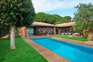 Maison  Panissera. Espectacular casa en una gran parcela con jardín y piscina