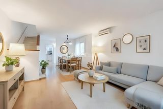 Casa a schiera in Arxiu. Casa pareada en venta en arxiu al lado estación