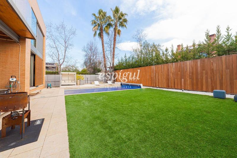 Foto ba719f64-3d8c-4357-9794-09cf4c455ce2. House with parking pool in Arxiu Sant Cugat del Vallès