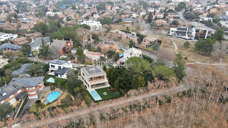 Foto 70a19c1d-bd98-4d5f-92a3-cdaf0a8431c6. Casa amb calefacció aparcament piscina a Valldoreix Sant Cugat del Vallès