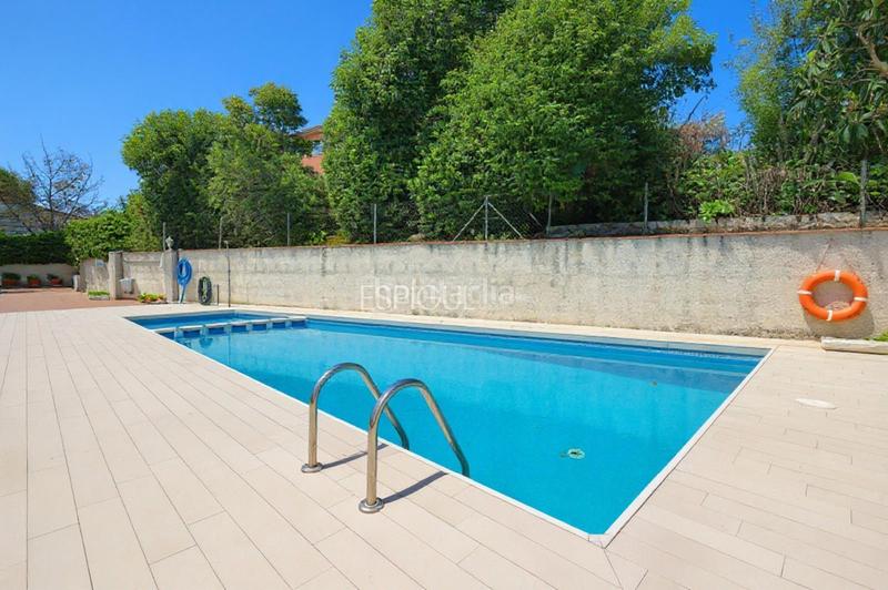 Foto 4f3a5c44-2ed1-4f63-9ff8-3f076827ddaa. Casa adossada amb calefacció aparcament piscina a Sant Cugat del Vallès