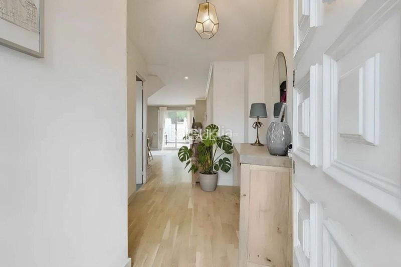 Foto 79a00a24-2647-47c5-92c5-a42601666160. Casa adossada amb calefacció aparcament piscina a Sant Cugat del Vallès