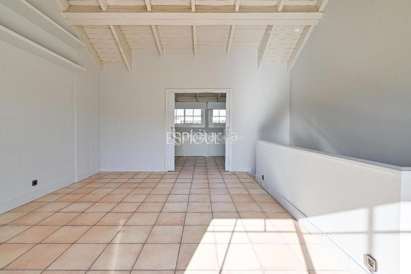 Foto 0f46dec8-18ce-43c4-9937-285a9d575370. Casa adossada amb calefacció aparcament a Eixample Sant Cugat del Vallès