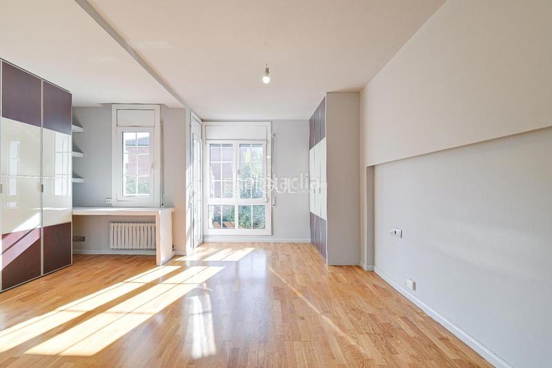 Foto 54ef3d2f-e387-463e-bb5d-3e279de1471d. Casa adossada amb calefacció aparcament a Eixample Sant Cugat del Vallès