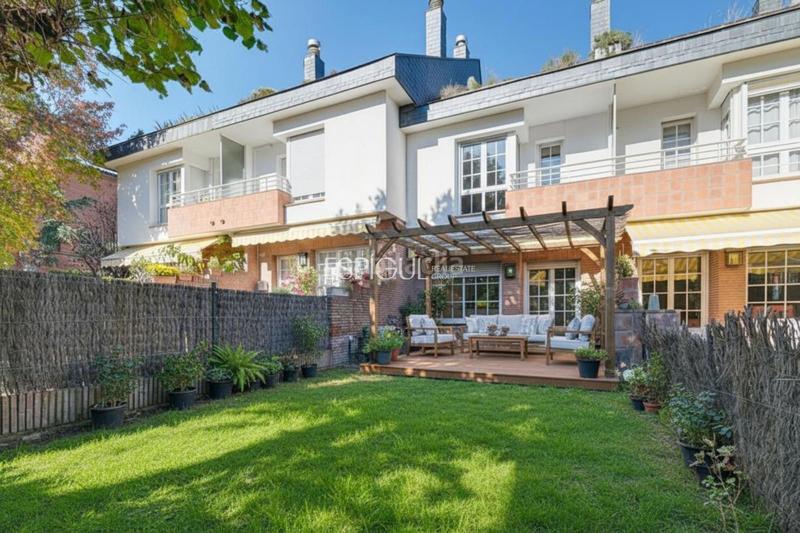 Foto 5c20f695-3c6c-4886-8dde-e35c9318e852. Casa adossada amb calefacció aparcament a Eixample Sant Cugat del Vallès