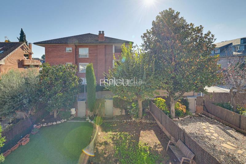 Foto 5f9c18a0-8e5a-454e-bfe2-b2c1e7e5b208. Casa adossada amb calefacció aparcament a Eixample Sant Cugat del Vallès