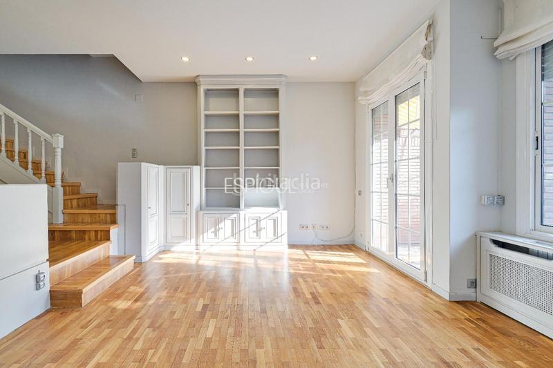 Foto 754148cf-9fdd-4c24-aa61-16376c07ce47. Casa adossada amb calefacció aparcament a Eixample Sant Cugat del Vallès