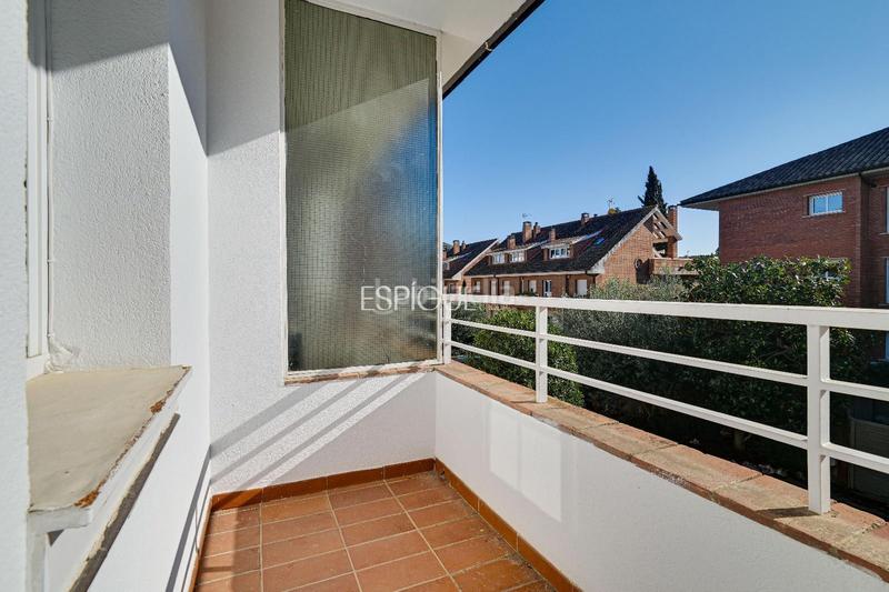 Foto 814b1d0b-d6c8-43b1-a309-429b503fb531. Casa adossada amb calefacció aparcament a Eixample Sant Cugat del Vallès