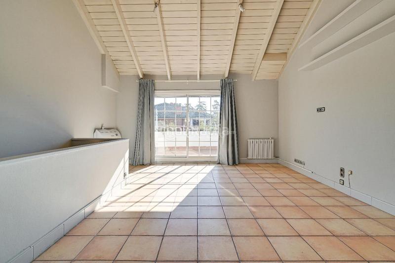 Foto b17453f1-93cf-4385-9da3-aef1643fec5b. Casa adossada amb calefacció aparcament a Eixample Sant Cugat del Vallès