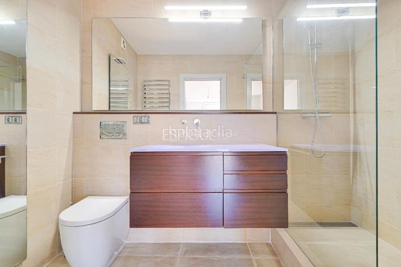 Foto c3e13318-b3fb-4267-b4b9-1ca469daa0ce. Casa adossada amb calefacció aparcament a Eixample Sant Cugat del Vallès