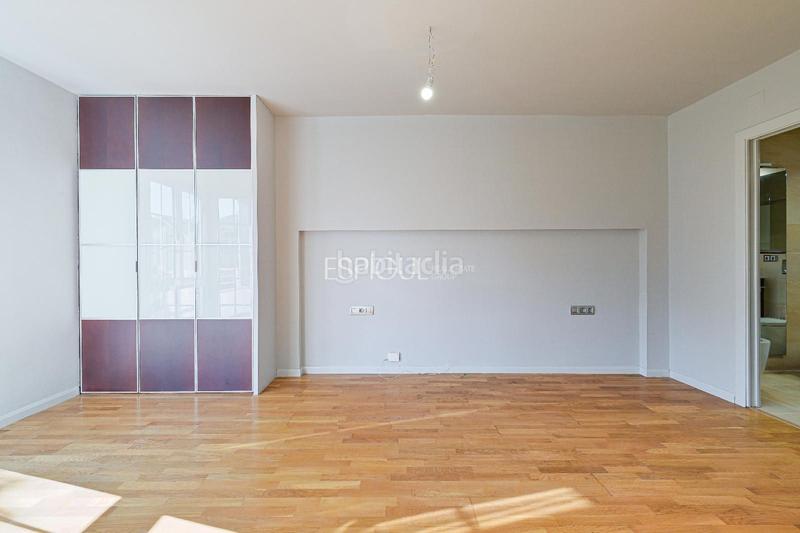 Foto c88e7e89-bbba-4bff-ae5b-373cf64799db. Casa adossada amb calefacció aparcament a Eixample Sant Cugat del Vallès