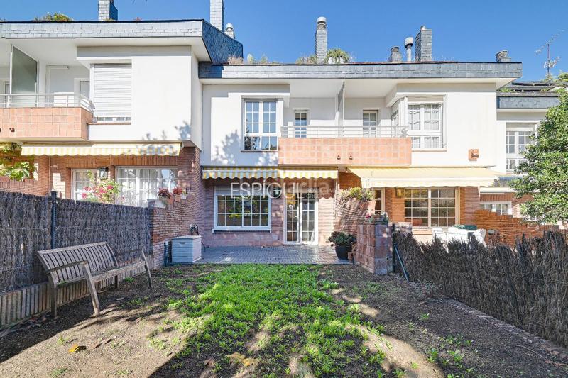 Foto d98222dd-c2a6-498b-ae0b-cabc7b5bce3d. Casa adossada amb calefacció aparcament a Eixample Sant Cugat del Vallès