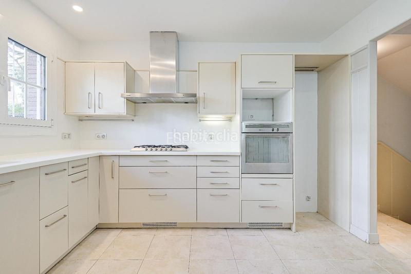 Foto f128228d-e83a-4f5e-9fd7-dcfc48e6ff02. Casa adossada amb calefacció aparcament a Eixample Sant Cugat del Vallès