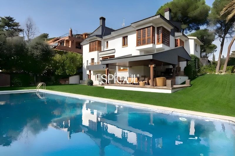 Foto 59447d8e-68a9-4365-be56-efc9c705e8b3. Casa amb calefacció piscina a Golf-Can Trabal Sant Cugat del Vallès