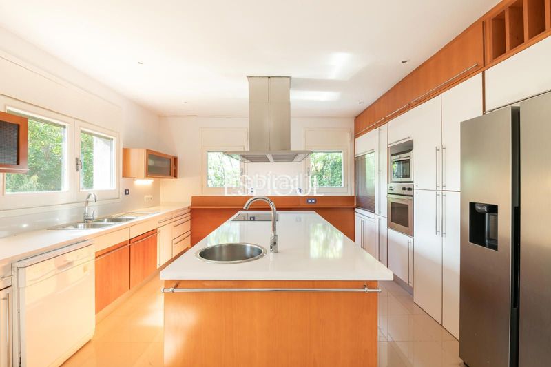 Foto c52285d7-2ff2-47b1-8b23-01d8b6990f4a. Casa amb calefacció piscina a Golf-Can Trabal Sant Cugat del Vallès