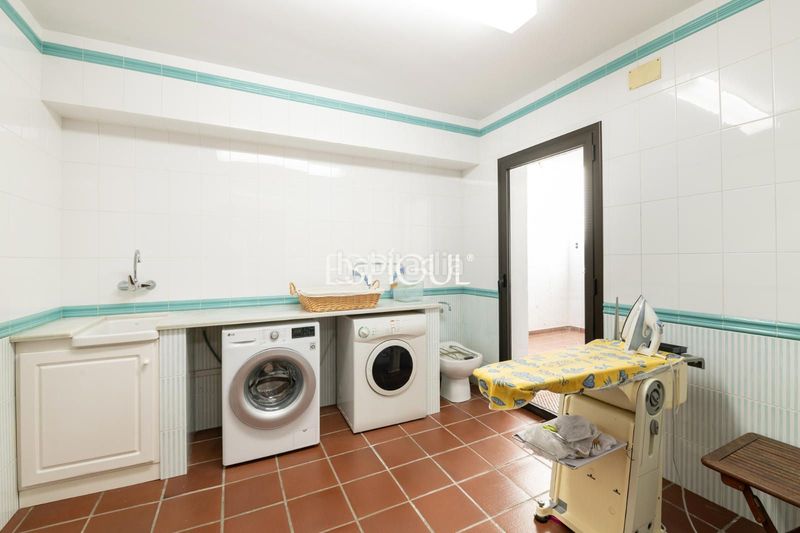 Foto 47dceb9f-88dc-4859-99af-0ce4cf85e34a. Casa amb calefacció aparcament piscina a Golf-Can Trabal Sant Cugat del Vallès