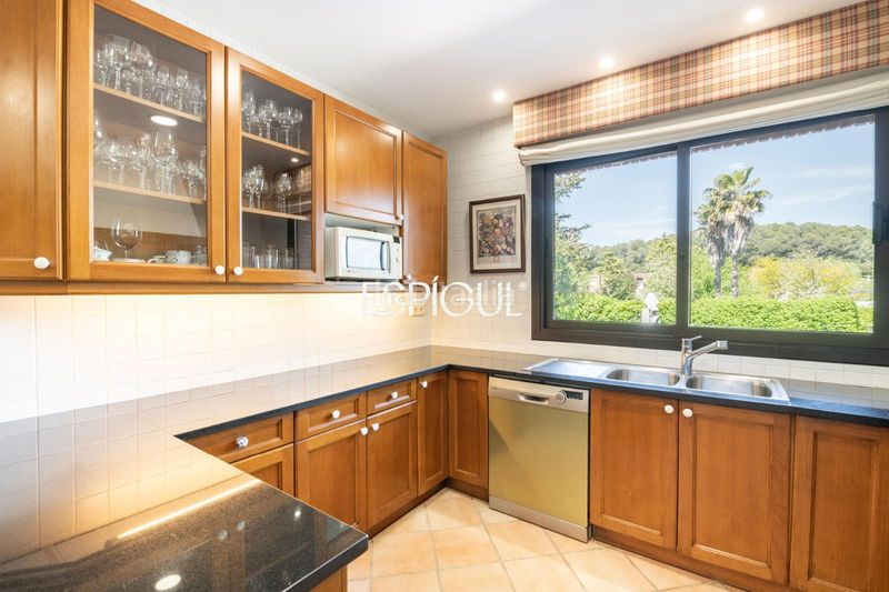 Foto 4dfb3c5b-be35-4e75-95a6-3a8cf97b7333. Casa amb calefacció aparcament piscina a Golf-Can Trabal Sant Cugat del Vallès