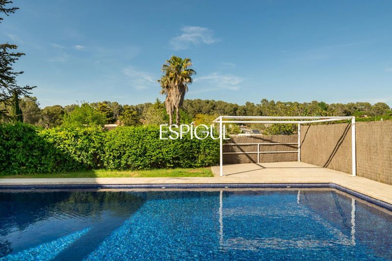 Foto 57b8ec61-9714-4fd7-85c6-54c60fb7eb50. Casa amb calefacció aparcament piscina a Golf-Can Trabal Sant Cugat del Vallès