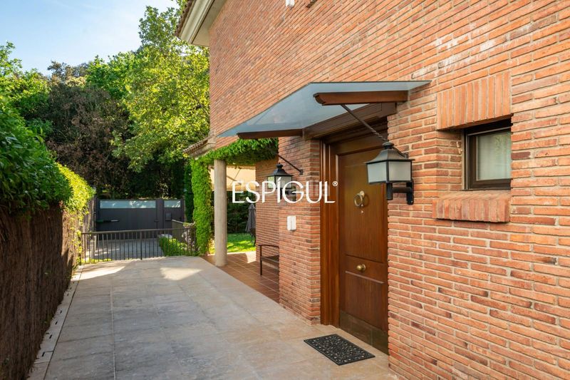 Foto 5818698b-037f-4137-aa44-b58322cb7583. Casa amb calefacció aparcament piscina a Golf-Can Trabal Sant Cugat del Vallès