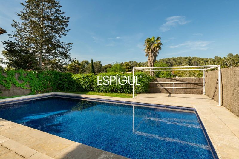 Foto 834b8761-d636-4a56-9c15-682bd885868d. Casa amb calefacció aparcament piscina a Golf-Can Trabal Sant Cugat del Vallès