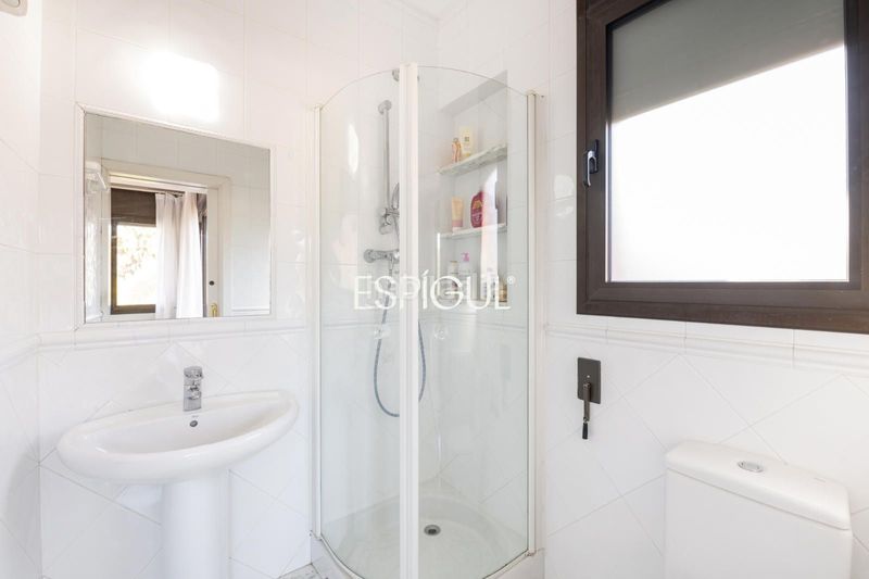 Foto 83f2b7ec-ddbd-4113-b903-12536fa717b8. Casa amb calefacció aparcament piscina a Golf-Can Trabal Sant Cugat del Vallès