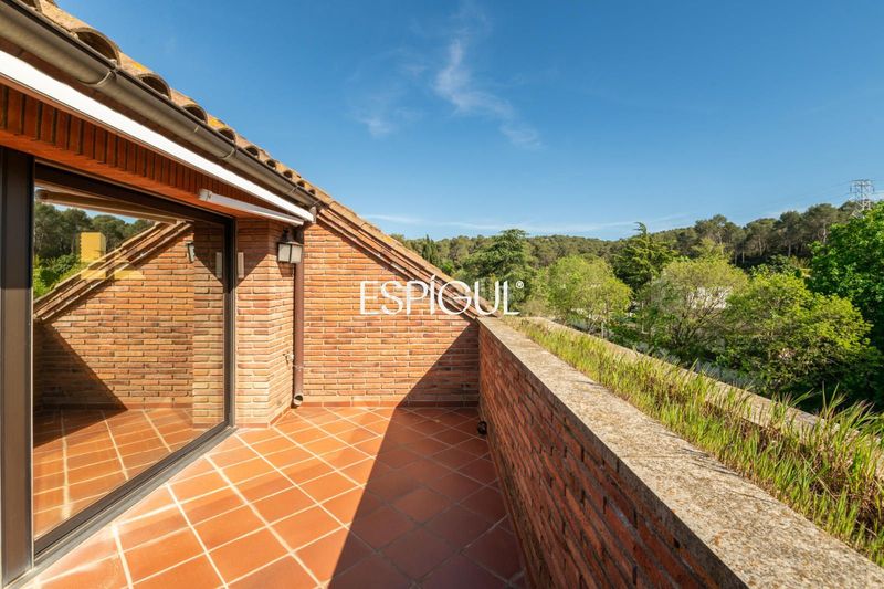 Foto 98c969d7-0184-41ff-9d26-f6fdb34546a5. Casa amb calefacció aparcament piscina a Golf-Can Trabal Sant Cugat del Vallès