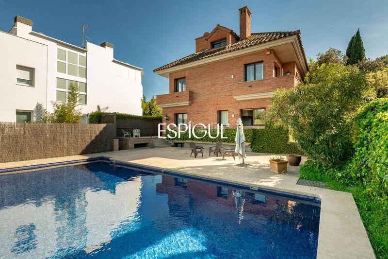 Foto a60baf90-ec01-4852-bebd-d3b1435e9134. Casa amb calefacció aparcament piscina a Golf-Can Trabal Sant Cugat del Vallès