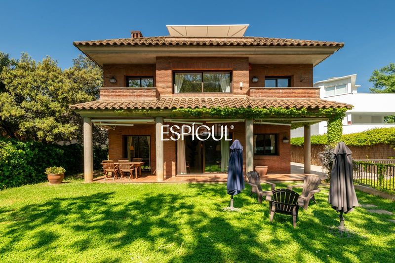 Foto be5eb7c6-88cf-4d38-b775-c10acda81a9b. Casa amb calefacció aparcament piscina a Golf-Can Trabal Sant Cugat del Vallès