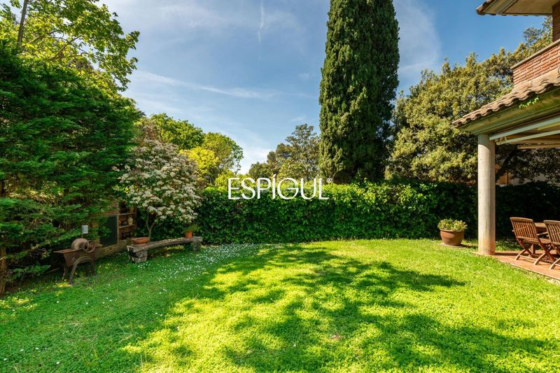 Foto be77478c-9c64-4c0a-9b90-2f5e97f0a4d6. Casa amb calefacció aparcament piscina a Golf-Can Trabal Sant Cugat del Vallès