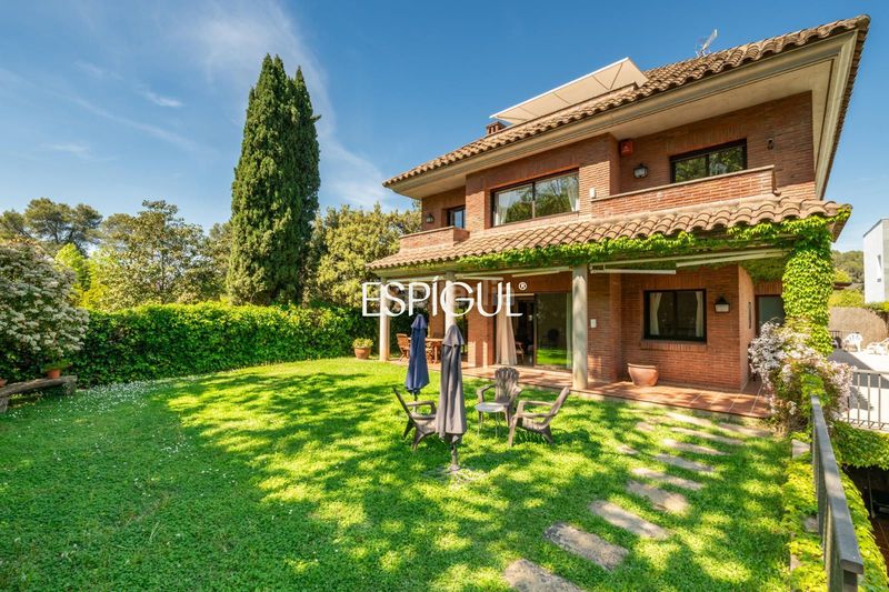 Foto e1a82f57-9099-457f-b472-f89cbba6804b. Casa amb calefacció aparcament piscina a Golf-Can Trabal Sant Cugat del Vallès