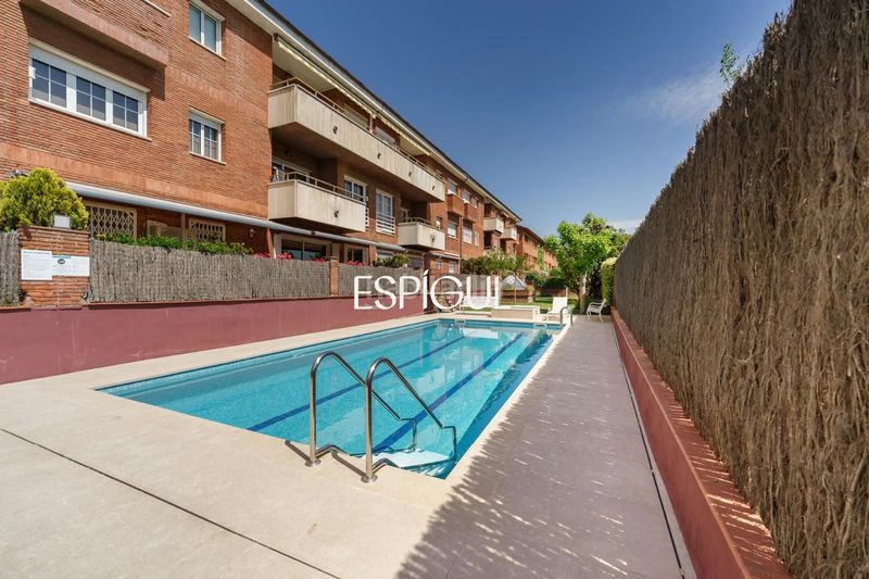 Foto 08e1e3d1-182e-4213-ad2a-6ddd5ab4edec. Pis amb calefacció aparcament piscina a Colomer Sant Cugat del Vallès