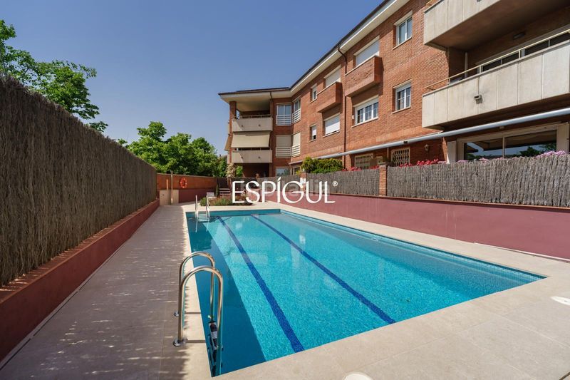 Foto 0fcf79f8-77c7-429e-aca1-6727e9a36908. Pis amb calefacció aparcament piscina a Colomer Sant Cugat del Vallès