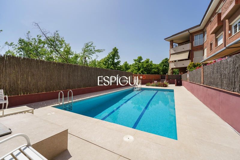 Foto 5e6c3d76-7381-446e-bf7e-6b1da4bc799a. Pis amb calefacció aparcament piscina a Colomer Sant Cugat del Vallès