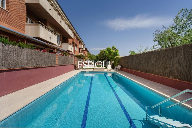 Foto 7ab53871-c0a6-4866-a040-ed581e06eaf4. Pis amb calefacció aparcament piscina a Colomer Sant Cugat del Vallès