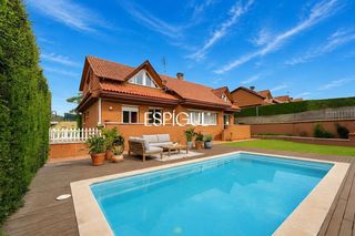 House  Josep maria de sagarra. Chalet en venta en mirasol