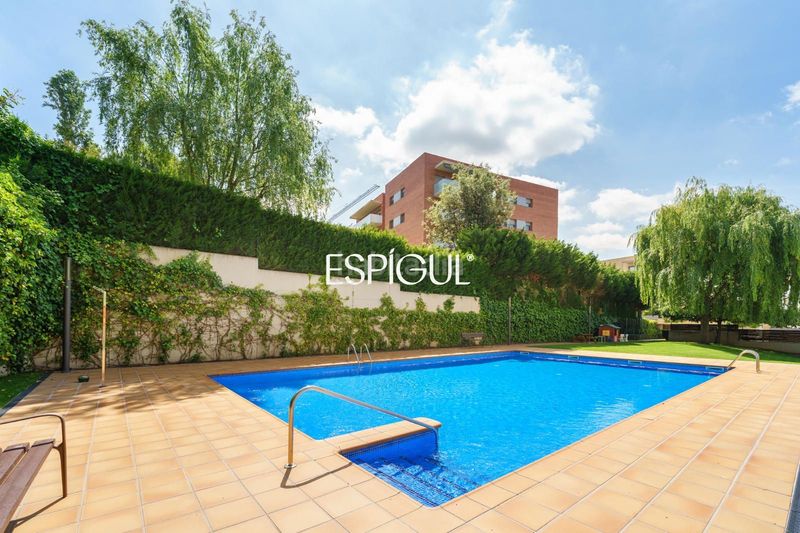 Foto b62a50ca-6ce3-4c8f-ba46-36edee88bf12. Pis amb calefacció aparcament piscina a Turó de Can Mates Sant Cugat del Vallès