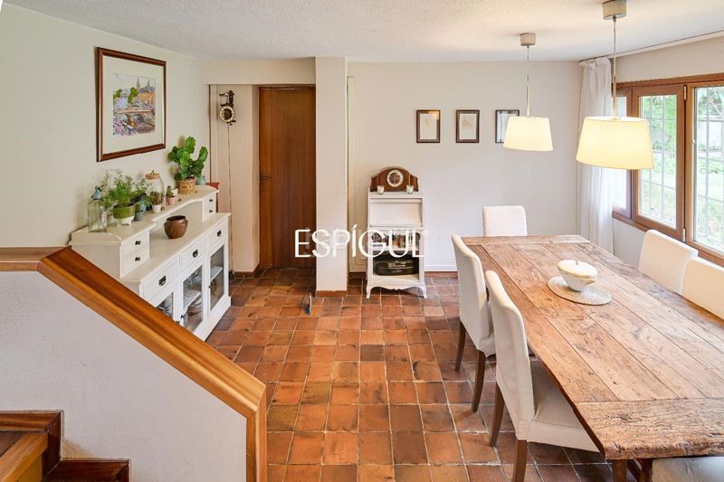 Foto 02fa1d04-333c-4e70-8f85-6b17db3da036. Casa amb calefacció aparcament piscina terrassa a Bellaterra