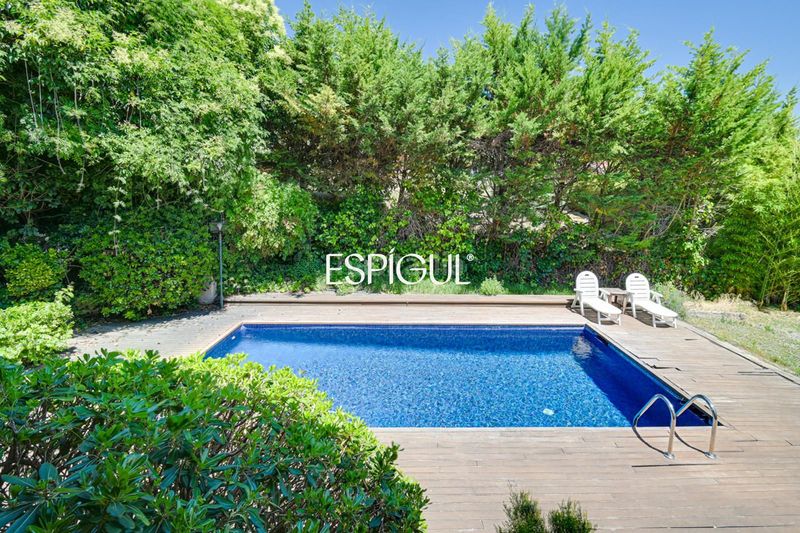 Foto 3104f6b1-4f12-4f54-ae3e-e57249163d75. Casa amb calefacció aparcament piscina terrassa a Bellaterra