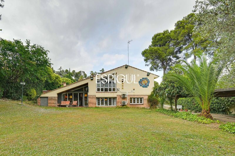 Foto 452a5662-7fad-40fa-ae7d-e882c0df9a1c. Casa amb calefacció aparcament piscina terrassa a Bellaterra