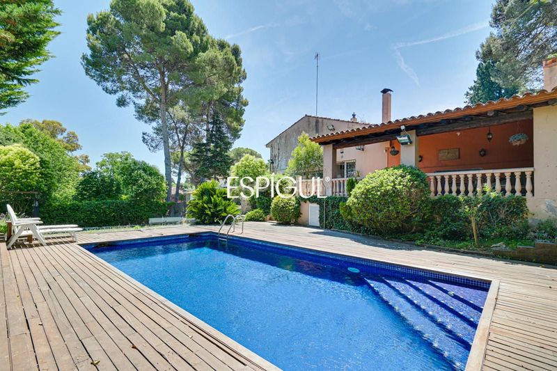 Foto 61787860-8767-43a6-a62b-10b39b7054d7. Casa amb calefacció aparcament piscina terrassa a Bellaterra