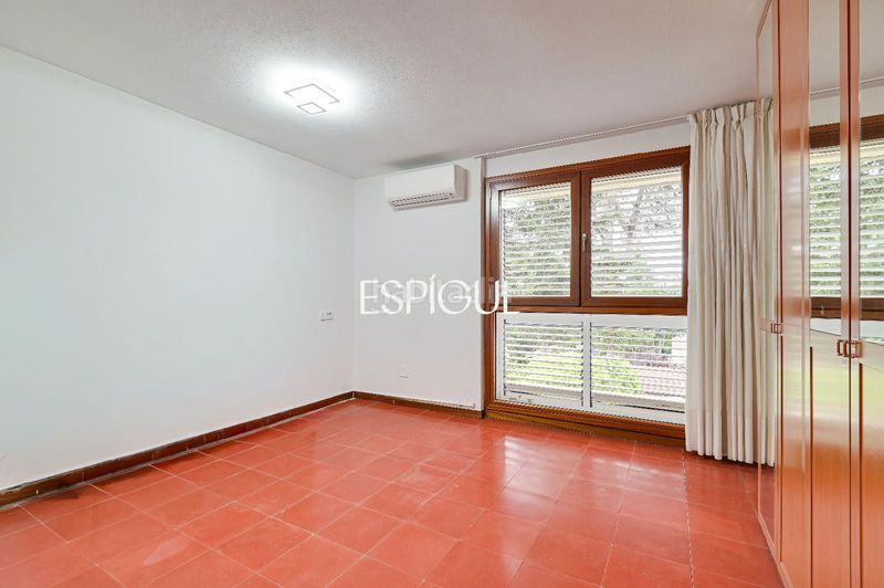 Foto a132f9df-97d7-453f-aa08-41fcc369be8f. Casa amb calefacció aparcament piscina terrassa a Bellaterra