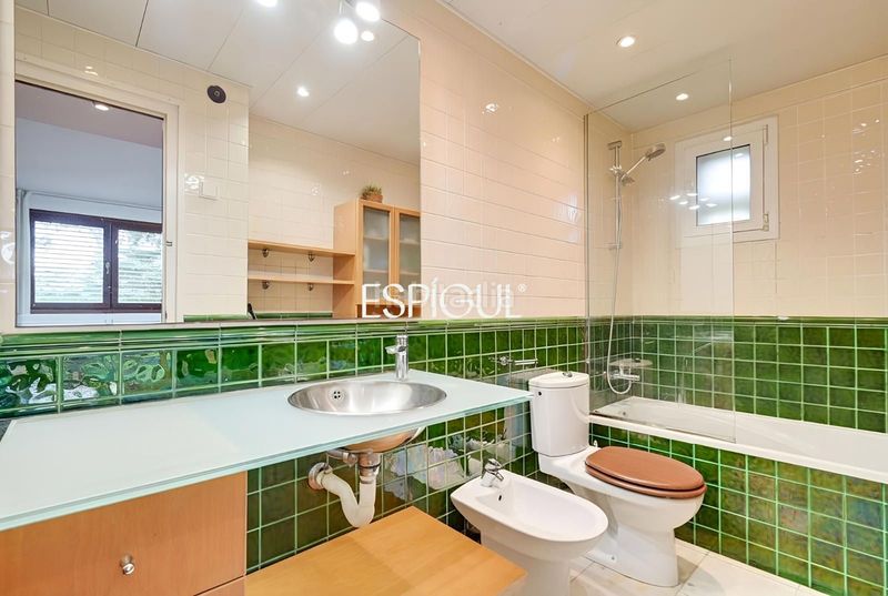 Foto a3b856cd-8b5b-44a8-b111-1cc0437260f4. Casa amb calefacció aparcament piscina terrassa a Bellaterra