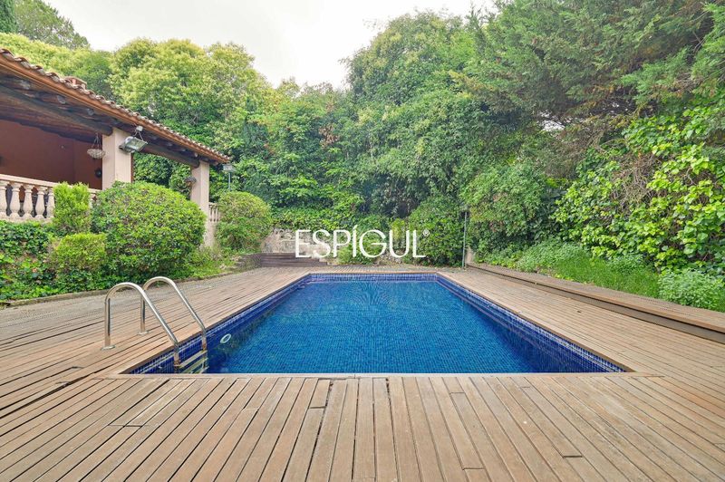 Foto c476fb3d-20c8-43a6-84f7-c38f392cca05. Casa amb calefacció aparcament piscina terrassa a Bellaterra