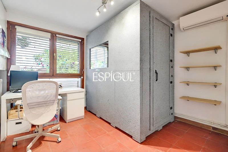 Foto d9e1067d-ddb7-4fa6-8d72-0db9538f6d27. Casa amb calefacció aparcament piscina terrassa a Bellaterra