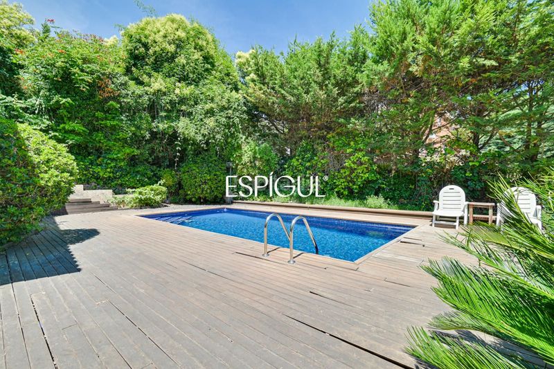 Foto e3c2e8c0-569e-4a9b-bac6-f4f913bdb6f9. Casa amb calefacció aparcament piscina terrassa a Bellaterra