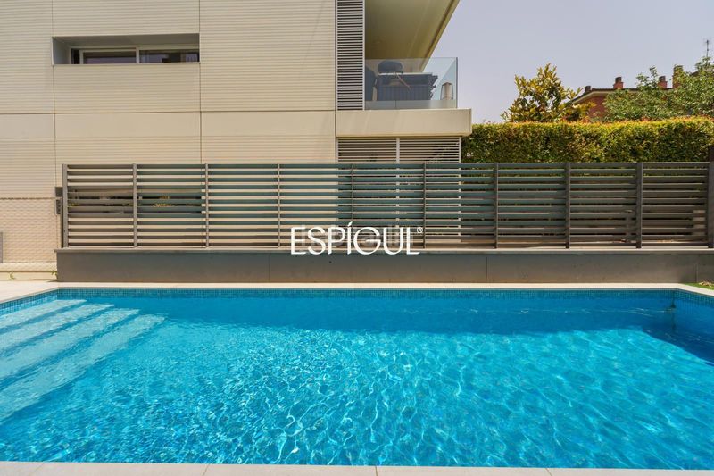 Foto f33de705-ba8b-46bf-a00c-8488bbbb9d4d. Pis amb calefacció aparcament piscina a Golf-Can Trabal Sant Cugat del Vallès
